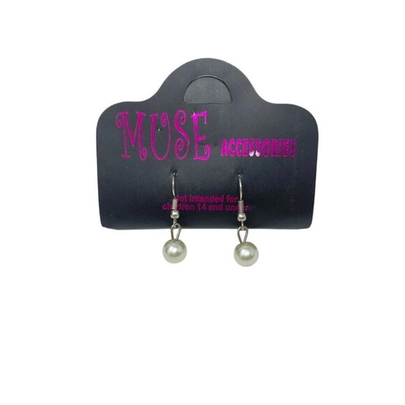 Muse Accessories Fashion Jewelry Faux Pearl Drop Hanging Earrings - Picture 4 of 5